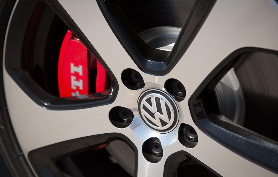 2015 volkswagen gti looks manly plaid gt 17