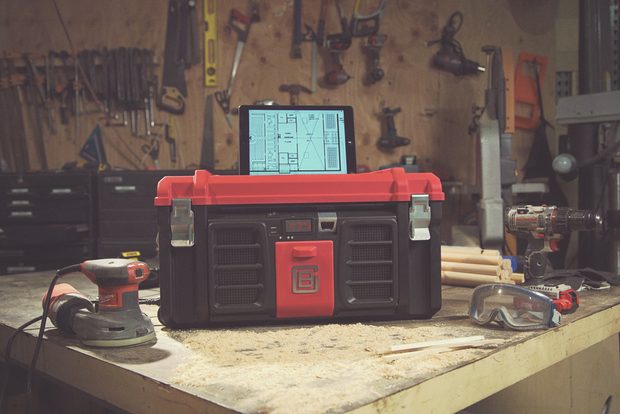 Red-iPad-Stand-hr