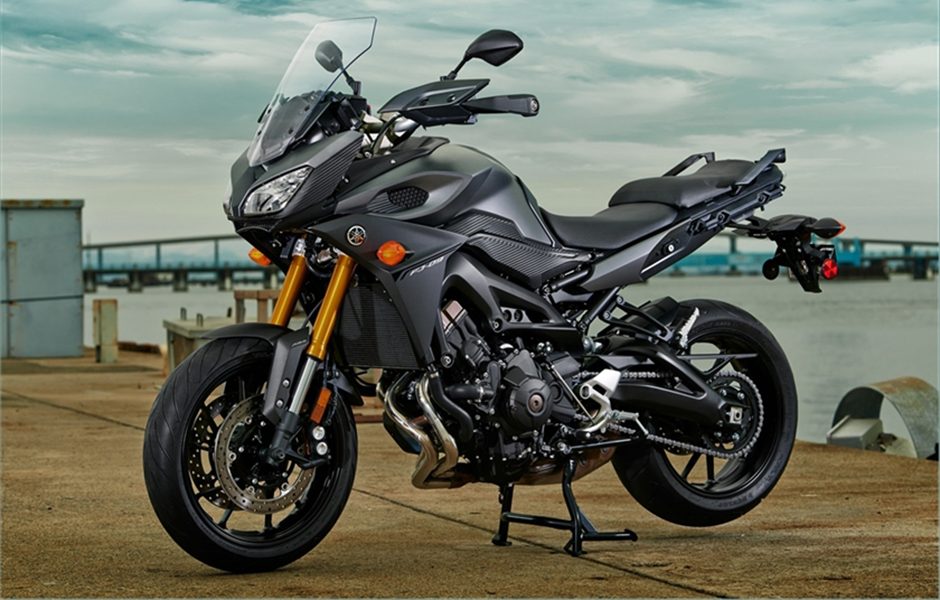 throttle jockey just one bike yamahas fj 09 triple does it all yamaha irl1