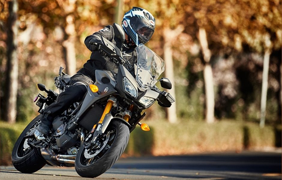 throttle jockey just one bike yamahas fj 09 triple does it all yamaha irl3