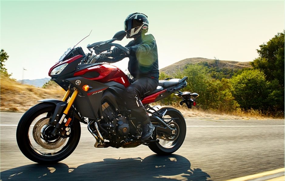 throttle jockey just one bike yamahas fj 09 triple does it all yamaha irl6