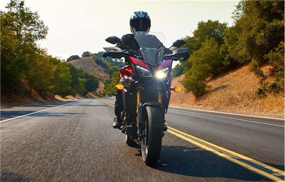 throttle jockey just one bike yamahas fj 09 triple does it all yamaha irl7
