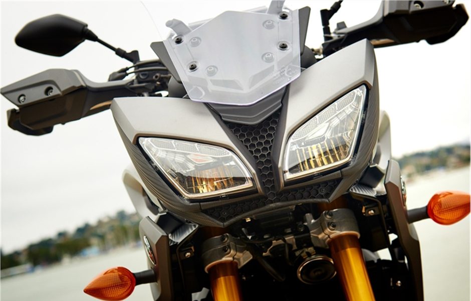 throttle jockey just one bike yamahas fj 09 triple does it all yamaha irl9