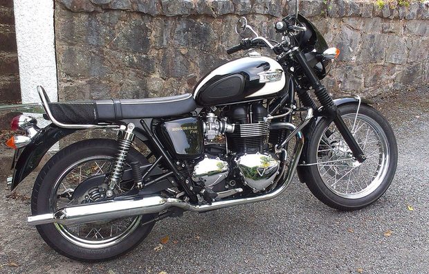 Triumph-Bonneville-2