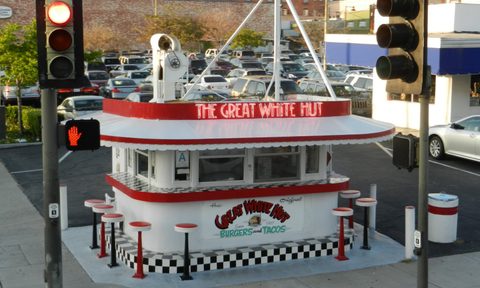 come to la eat these burgers the great white hut
