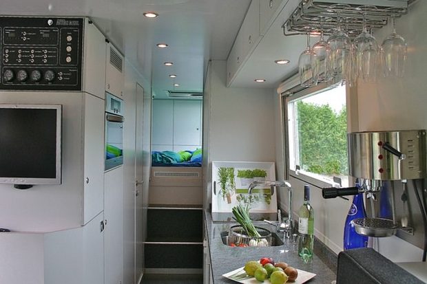 Globecruiser-Motor-Home-interior-1