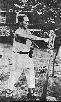 A Man and His Makiwara