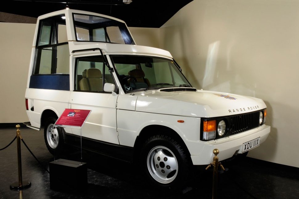 10 sweet popemobiles that will make you wish held the keys of heaven 1982 range rover popemobile 7 970x647 c