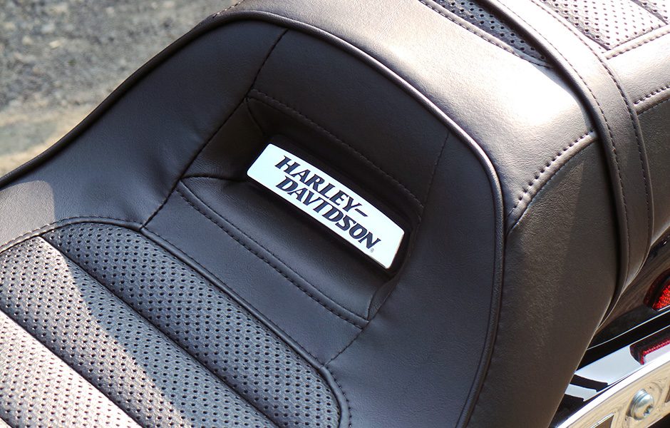 throttle jockey that special bond between man and low rider seat1