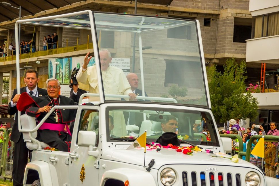 10 sweet popemobiles that will make you wish held the keys of heaven jeep wrangler 2015 970x647 c