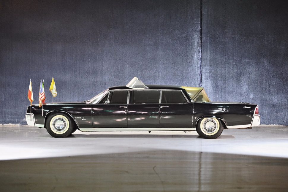 10 sweet popemobiles that will make you wish held the keys of heaven lincoln continental limousine 1964 970x647 c