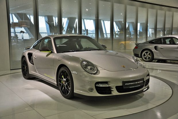porsche-911-turbo-s-918-spyder-edition-ronan-glon-1-2-970x647-c