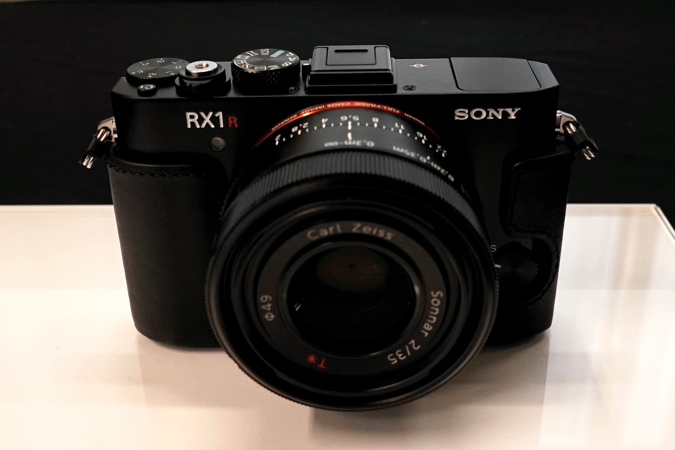 with a 42 4 megapixel full frame sensor sonys rx1r ii is the ultimate pocket cam sony rx1r2 preview 12