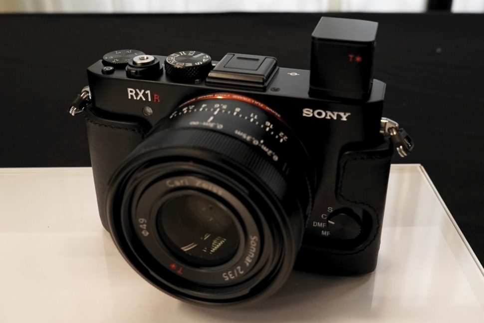 with a 42 4 megapixel full frame sensor sonys rx1r ii is the ultimate pocket cam sony rx1r2 preview 3 970x647 c