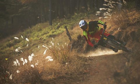 red bull mountain biker takes on mount oyama in japan steve smith