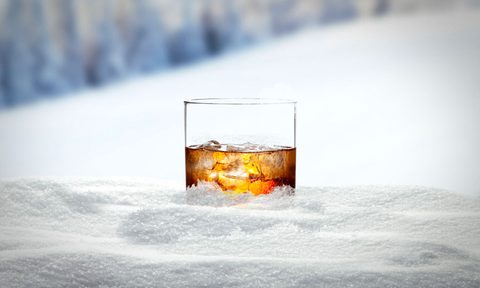 the manuals guide to getting drunk during blizzpocalypse 2016 drink in snow