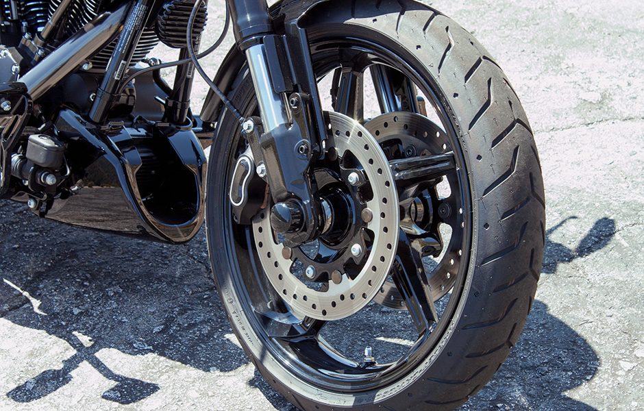 throttle jockey harleys cvo pro street breakout is low but not slow 2016 hd brakes1