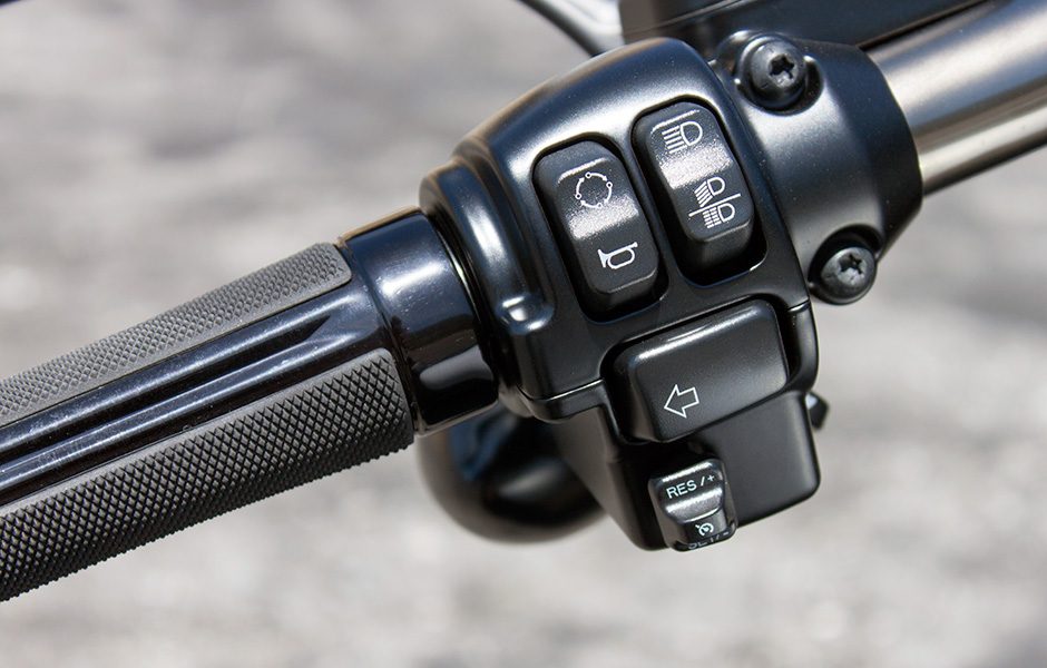 throttle jockey harleys cvo pro street breakout is low but not slow 2016 hd cruise
