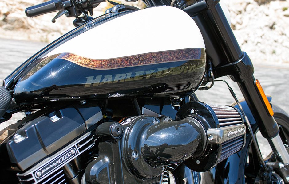 throttle jockey harleys cvo pro street breakout is low but not slow 2016 hd tankpaintstripe3
