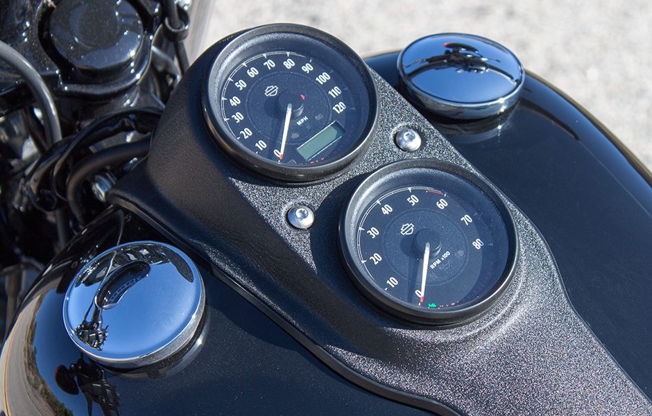 throttle jockey yell yahoo in your helmet with harleys hotrod low rider s 2016 hd lrs clocks