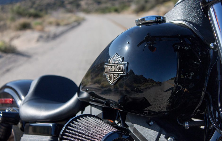 throttle jockey yell yahoo in your helmet with harleys hotrod low rider s 2016 hd lrs tank