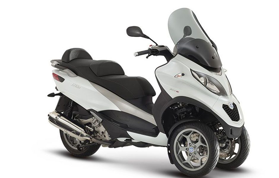 throttle jockey motorcycling to the power of three paiggio mp3 4