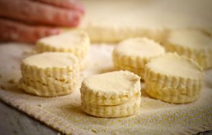 inaugural natchez biscuit festival butter biscuits