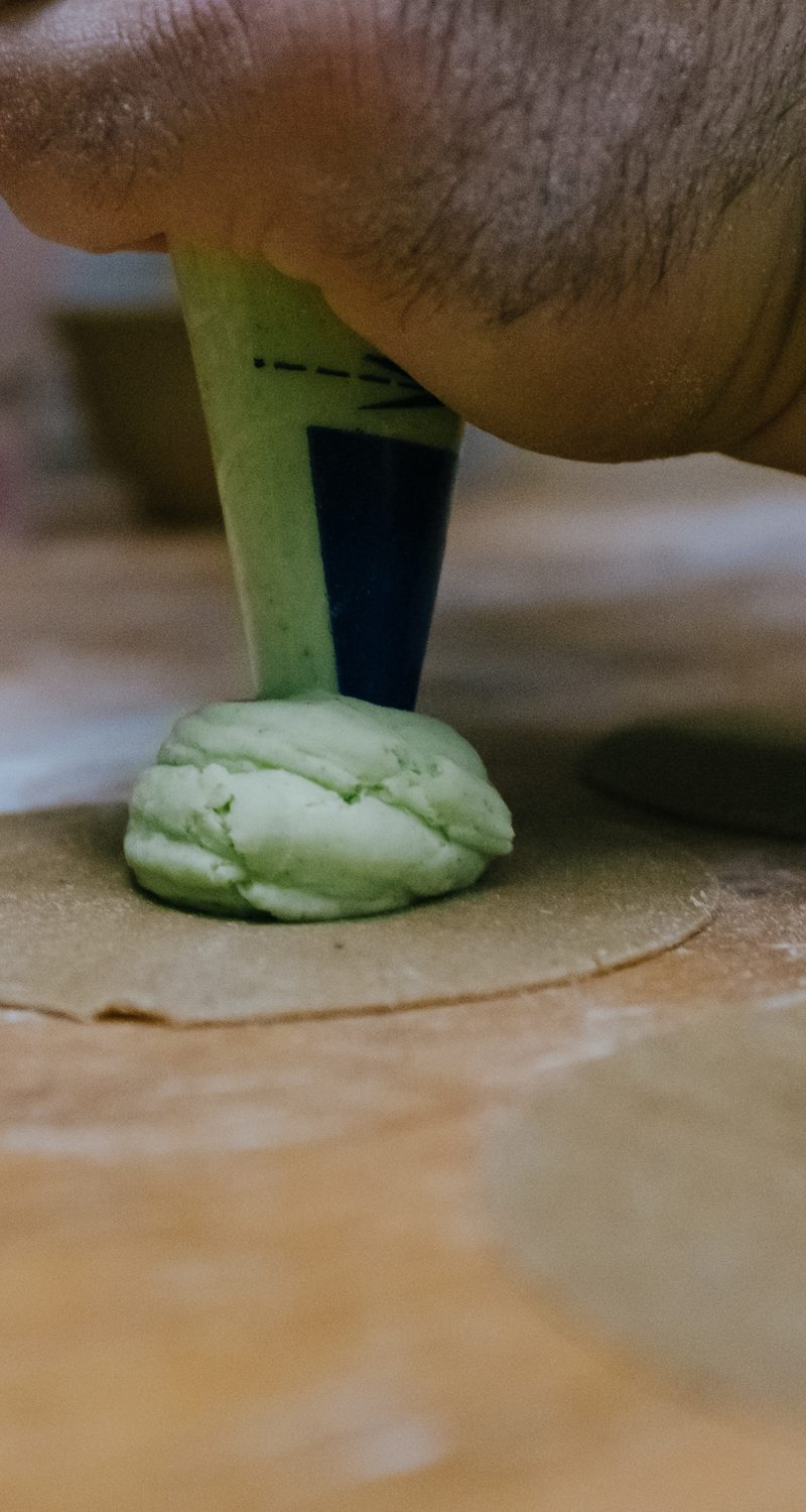 filling-pastry-bag