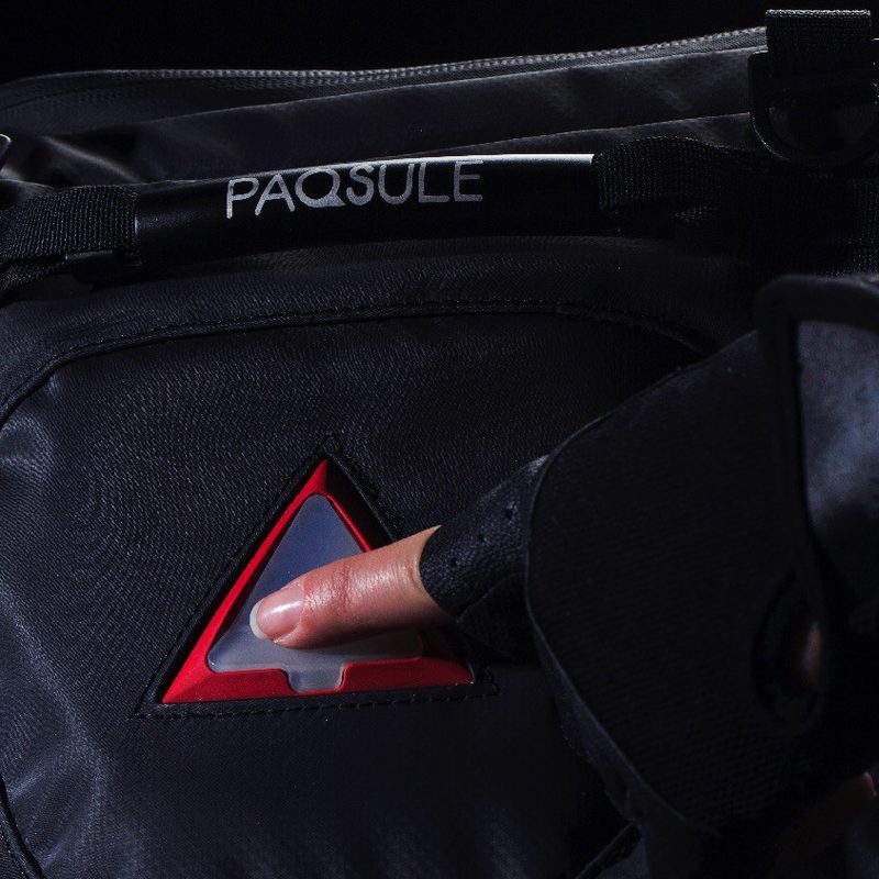 self cleaning gym bag paqsule button 16x9