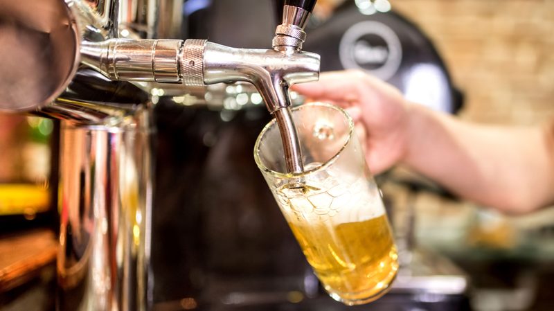 Stock-Beer-Pouring