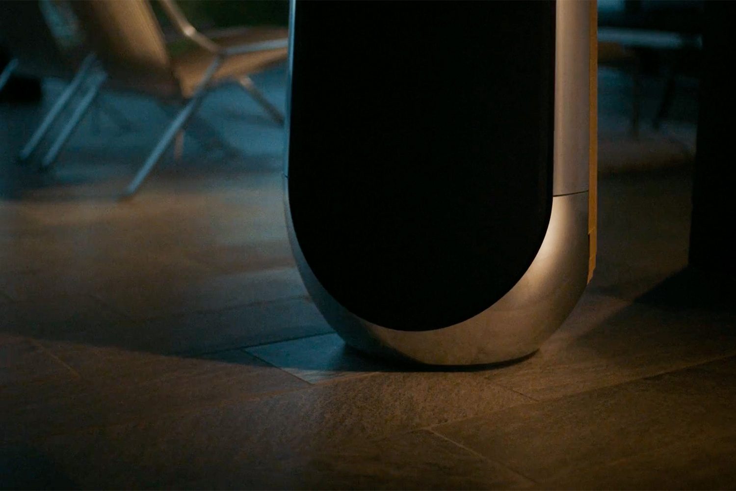 review beolab 50 speakers close bottom
