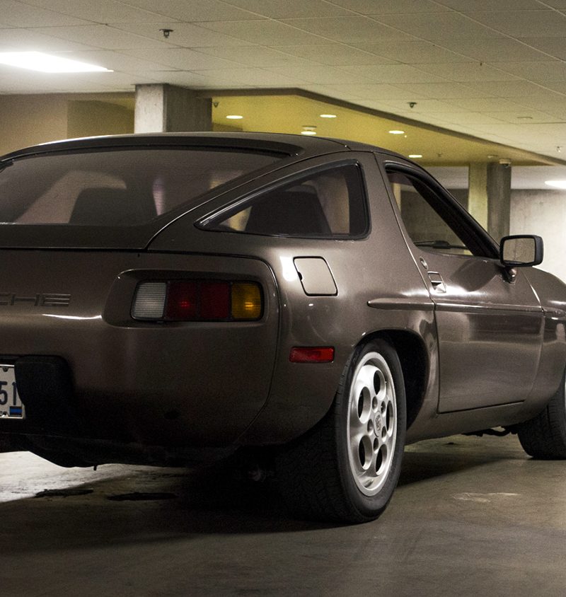 1982 Porsche 928 deadstock showroom