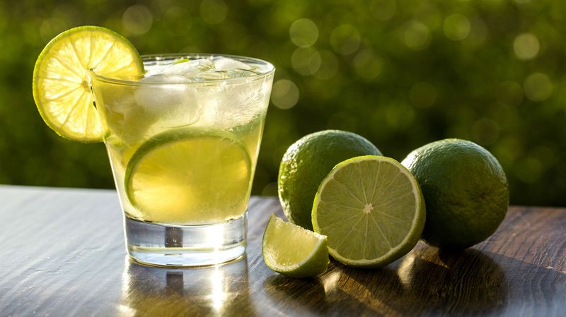 cachaca caipirinha cocktail