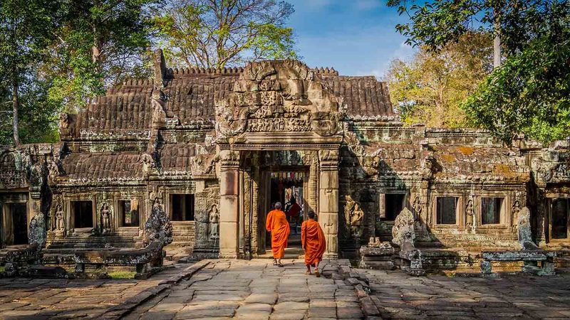 Explore Angkor Wat (Cambodia)