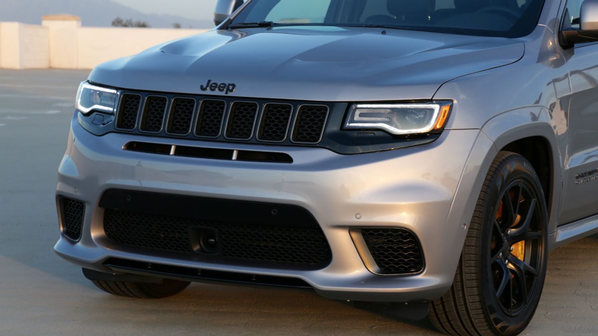2018 Jeep Grand Cherokee Trackhawk grill angle