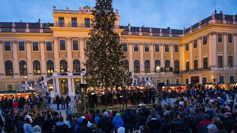 christmas market schoenbrunn palace vienna austria
