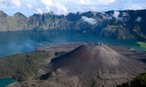 mount rinjani most dangerous volcanoes
