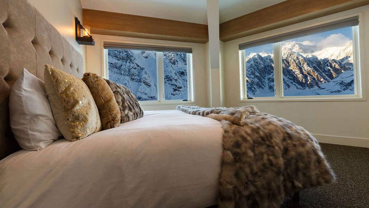 alaska sheldon chalet bedroom