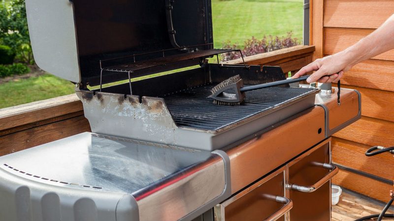 cleaning grill grates