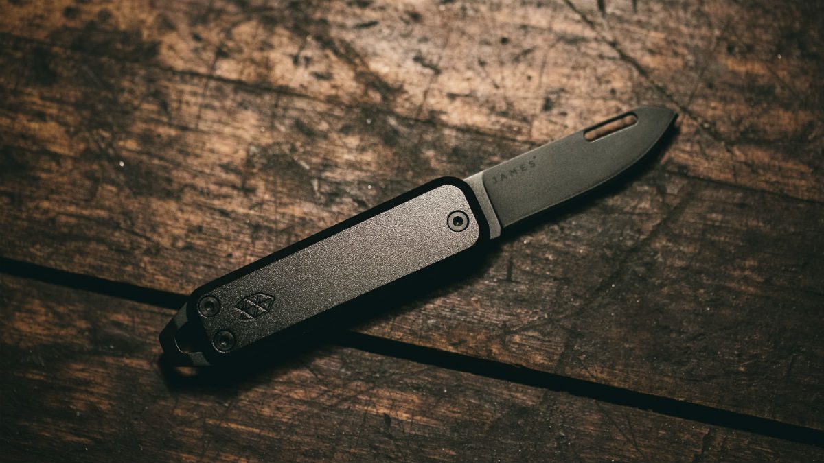 james brand elko knife all black wood background