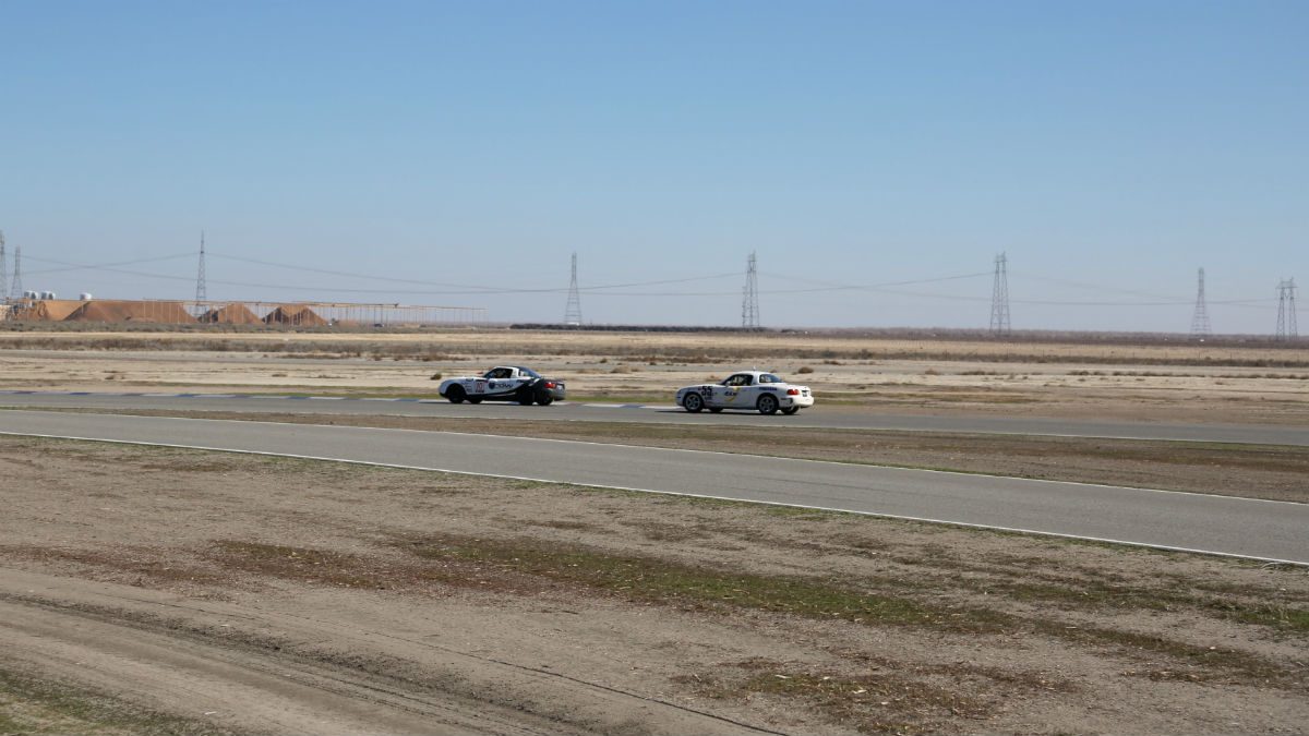 what to expect from your first road racing experience race buttonwillow raceway park 2