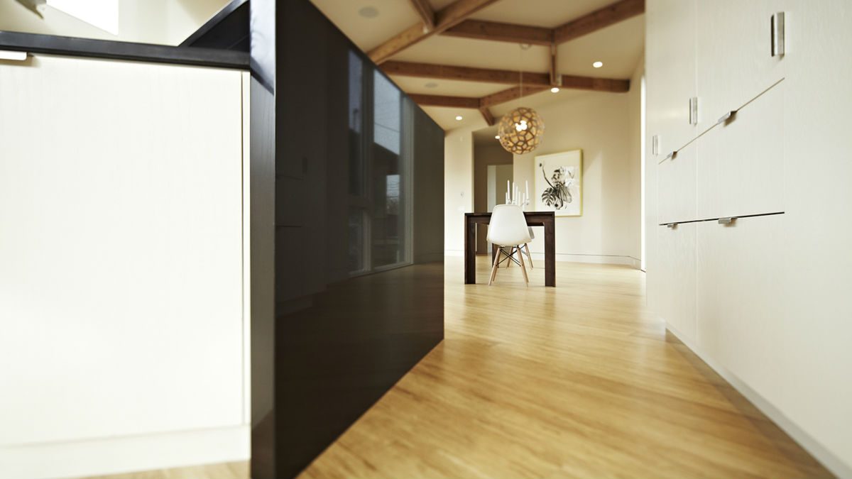 skylab-architects-homb-taft-prefab-hallway