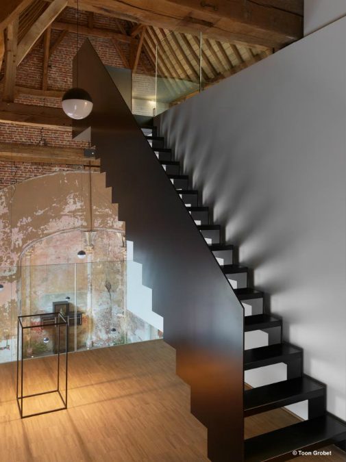 klaarchitectuur minimalist kapel renovated church 026 toon grobet