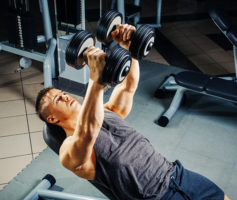 Man doing skull crushers