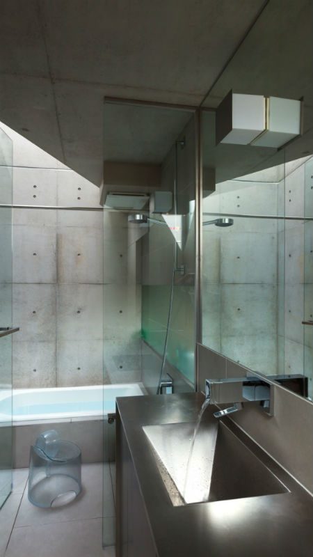 tokyo r torso c vertical bathroom