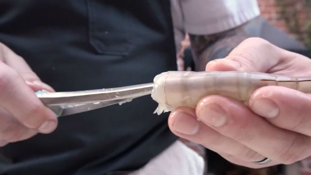 how_to_devein_shrimp_knife