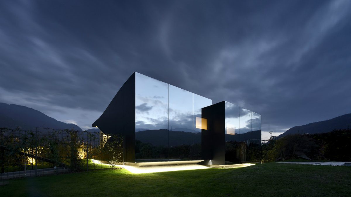 coolest invisible houses mirror back night