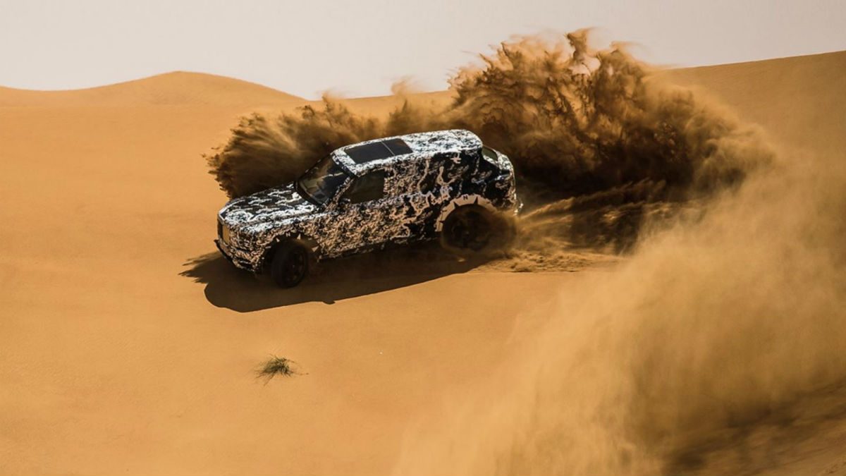 rolls royce cullinan action desert