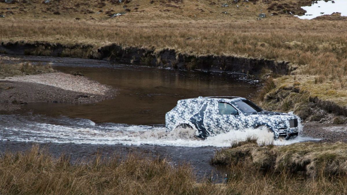 rolls royce cullinan action river