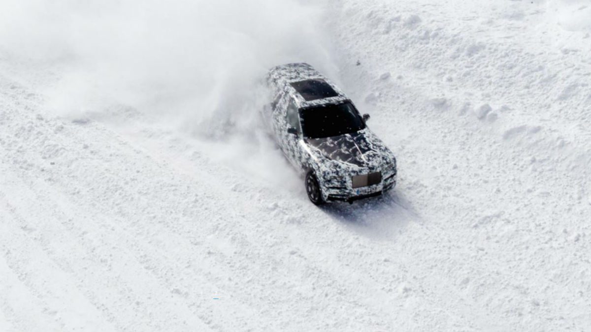 rolls royce cullinan suv diamond release action snow